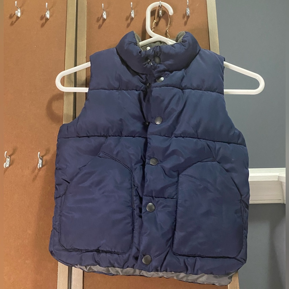 Sleeveless coat